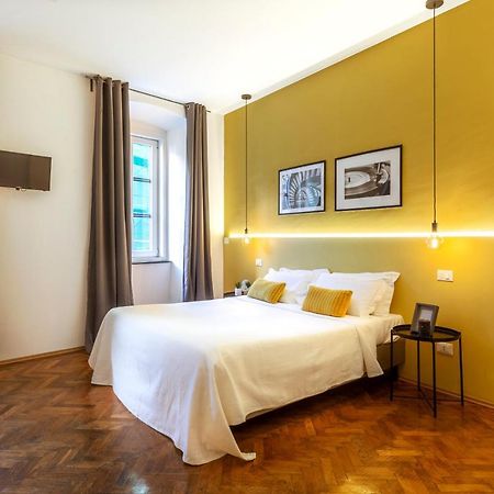 Tram Apartment For 4 Guests Trieste Esterno foto